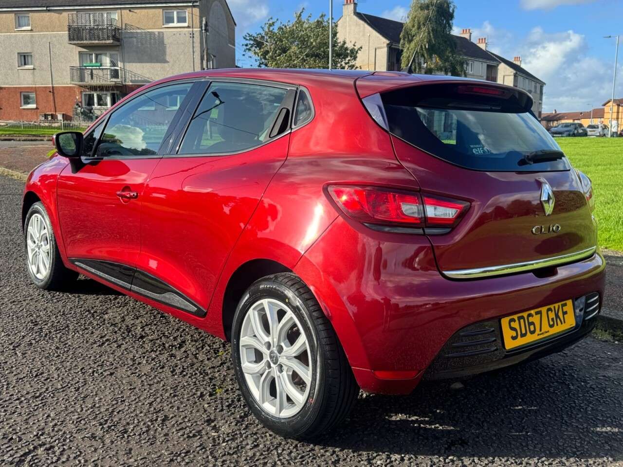 A 2017 RENAULT CLIO 1.2 16V Dynamique Nav Hatchback 5dr Petrol Manual Euro 6 (75 ps) Part Excha A 2017 RENAULT CLIO 1.2 16V Dynamique Nav Hatchback 5dr Petrol Manual Euro 6 (75 ps) Part Excha