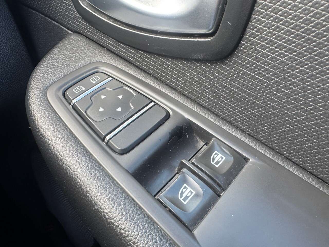 2017 RENAULT CLIO 2017 RENAULT CLIO