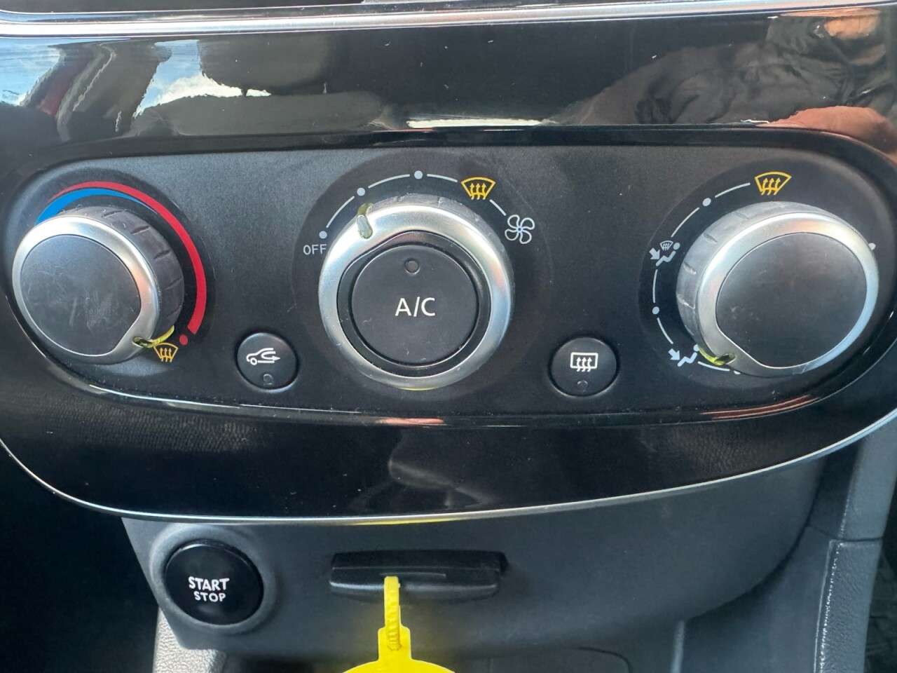 2017 RENAULT CLIO 2017 RENAULT CLIO