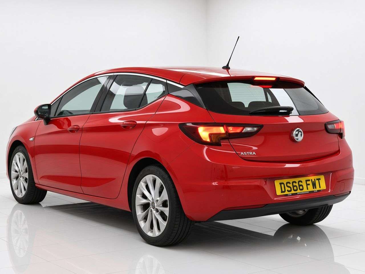 A 2016 VAUXHALL ASTRA 1.4i Design Hatchback 5dr Petrol Manual Euro 6 (100 ps) Part Exchange Welco A 2016 VAUXHALL ASTRA 1.4i Design Hatchback 5dr Petrol Manual Euro 6 (100 ps) Part Exchange Welco