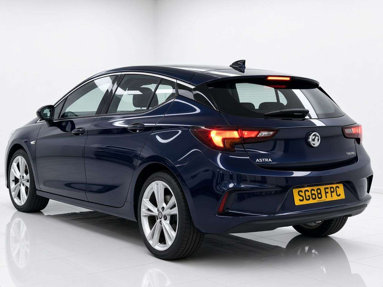 A 2018 VAUXHALL ASTRA 1.4i Turbo SRi VX Line Nav Hatchback 5dr Petrol Manual Euro 6 (150 ps) Part A 2018 VAUXHALL ASTRA 1.4i Turbo SRi VX Line Nav Hatchback 5dr Petrol Manual Euro 6 (150 ps) Part