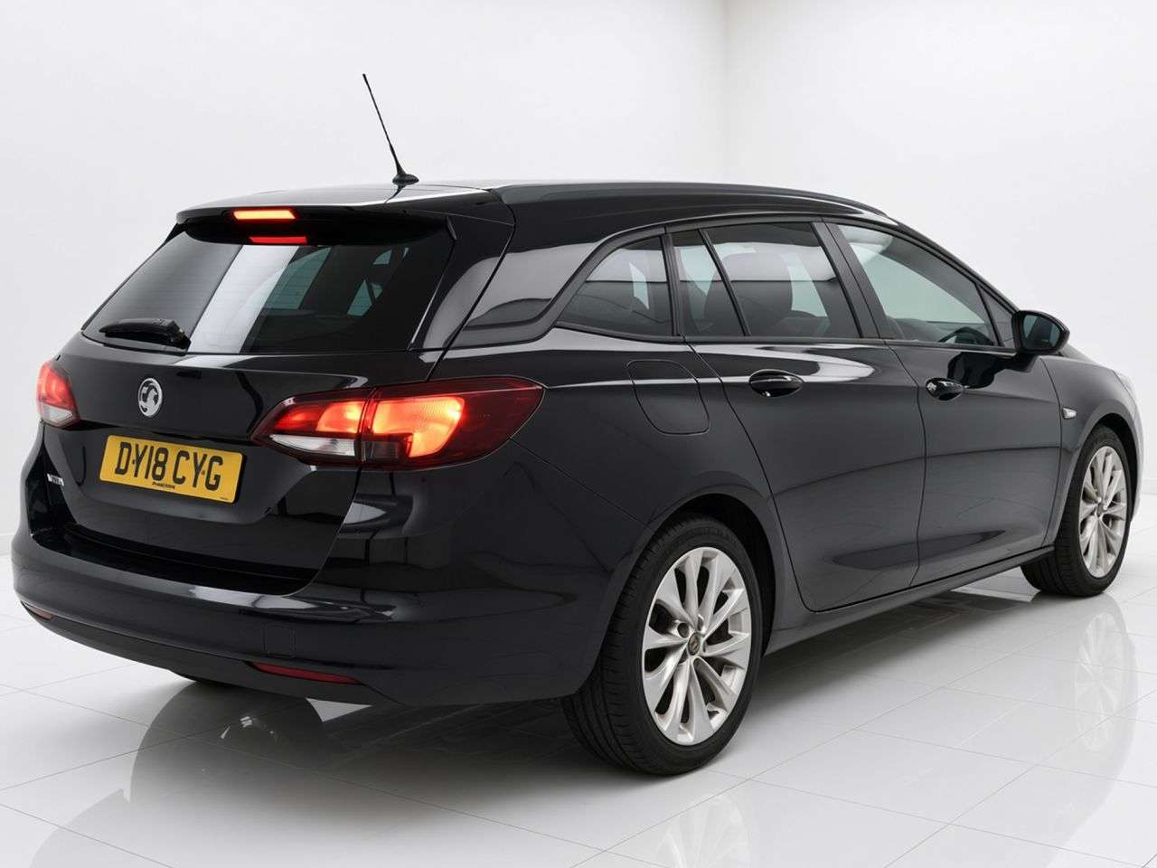 A 2018 VAUXHALL ASTRA 1.4i Design Sports Tourer 5dr Petrol Manual Euro 6 (100 ps) Part Exchange W A 2018 VAUXHALL ASTRA 1.4i Design Sports Tourer 5dr Petrol Manual Euro 6 (100 ps) Part Exchange W