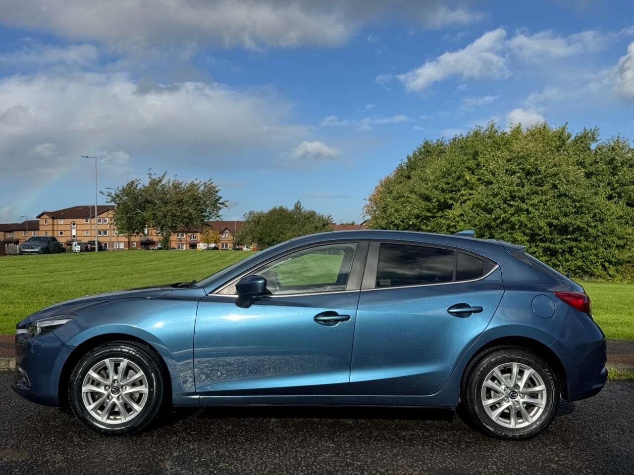 A 2017 MAZDA MAZDA3 2.0 SKYACTIV-G SE-L Nav Hatchback 5dr Petrol Manual Euro 6 (s/s) (121 ps) P A 2017 MAZDA MAZDA3 2.0 SKYACTIV-G SE-L Nav Hatchback 5dr Petrol Manual Euro 6 (s/s) (121 ps) P