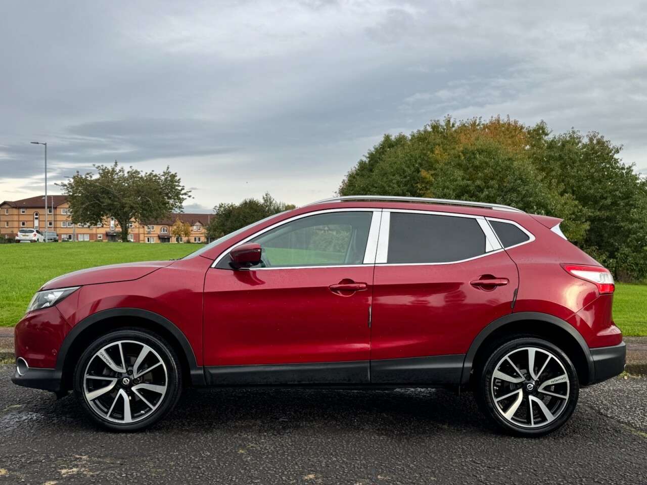 A 2015 NISSAN QASHQAI 1.5 dCi Tekna SUV 5dr Diesel Manual 2WD Euro 6 (s/s) (110 ps) Part Ex Welco A 2015 NISSAN QASHQAI 1.5 dCi Tekna SUV 5dr Diesel Manual 2WD Euro 6 (s/s) (110 ps) Part Ex Welco