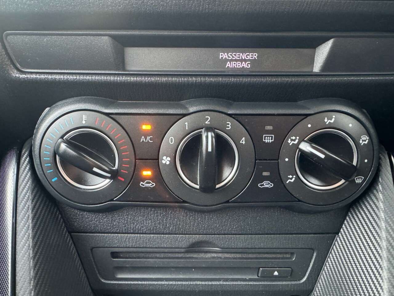 2016 MAZDA MAZDA2 2016 MAZDA MAZDA2