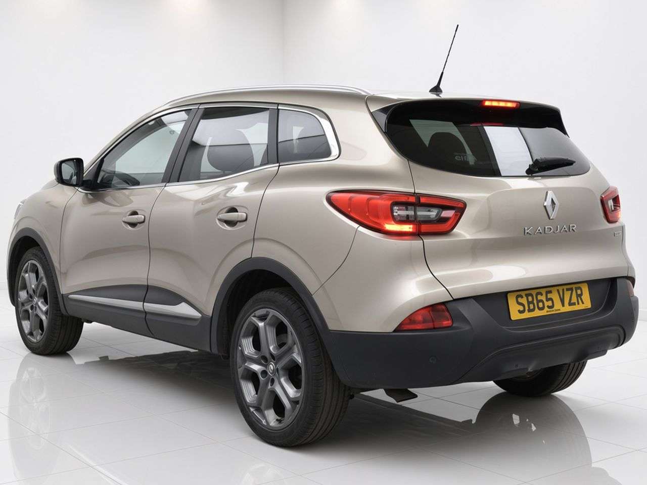 A 2015 RENAULT KADJAR 1.5 dCi Dynamique S Nav SUV 5dr Diesel Manual Euro 6 (s/s) (110 ps) Part Ex A 2015 RENAULT KADJAR 1.5 dCi Dynamique S Nav SUV 5dr Diesel Manual Euro 6 (s/s) (110 ps) Part Ex