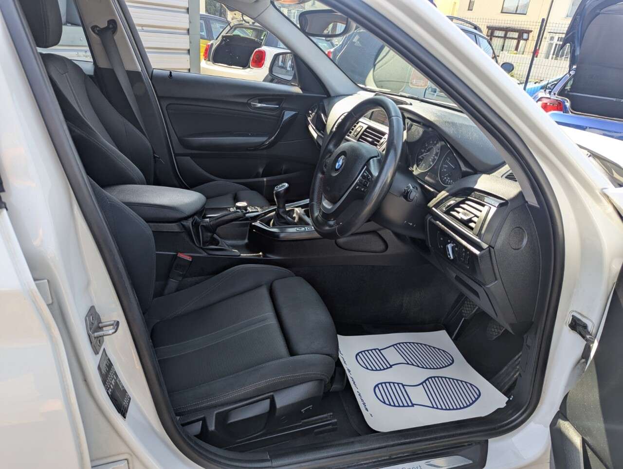 A 2015 BMW 1 SERIES 1.6 118i Sport Hatchback 5dr Petrol Manual Euro 6 (s/s) (136 ps) FULL SERVI A 2015 BMW 1 SERIES 1.6 118i Sport Hatchback 5dr Petrol Manual Euro 6 (s/s) (136 ps) FULL SERVI