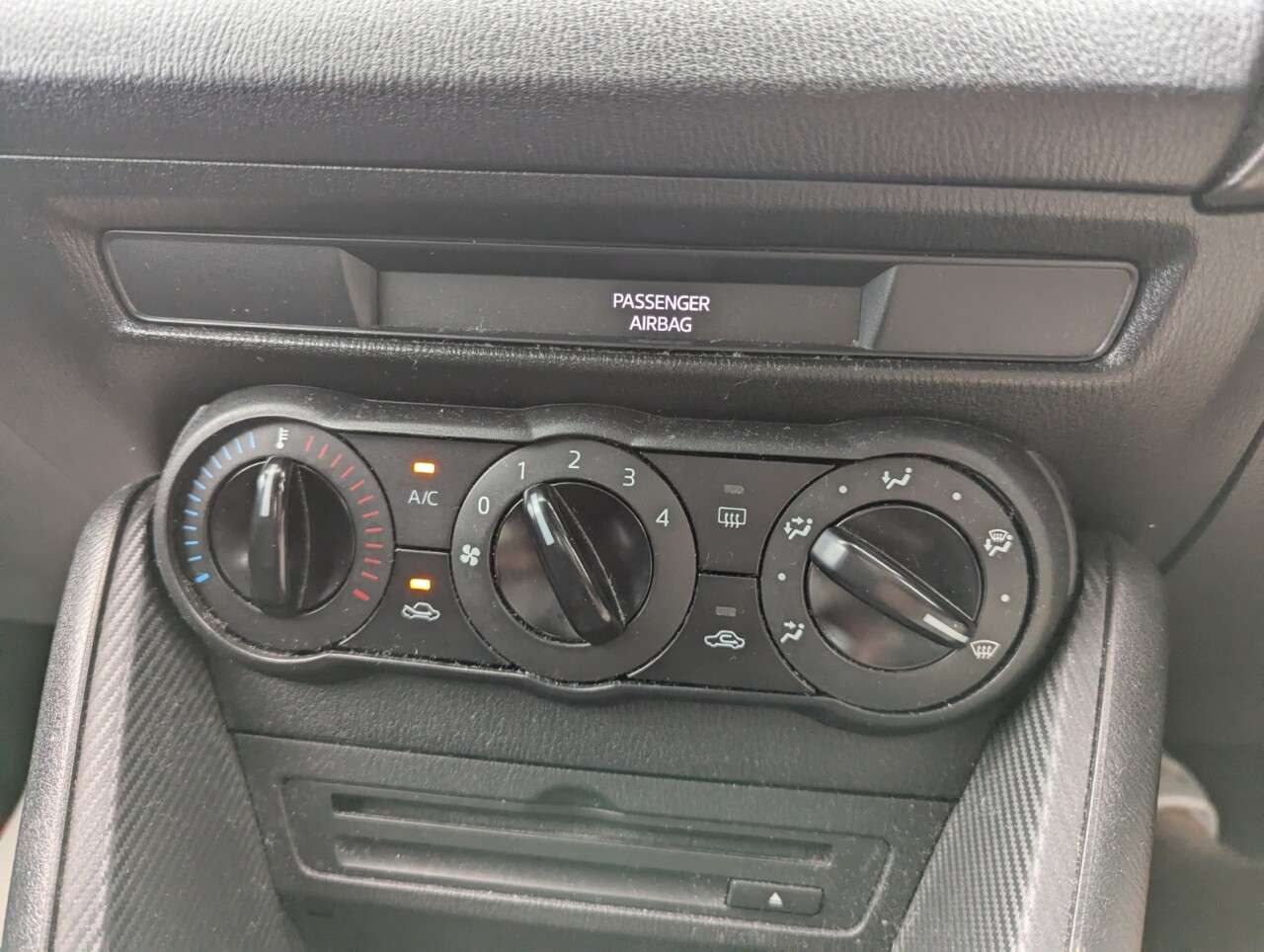 2016 MAZDA MAZDA2 2016 MAZDA MAZDA2