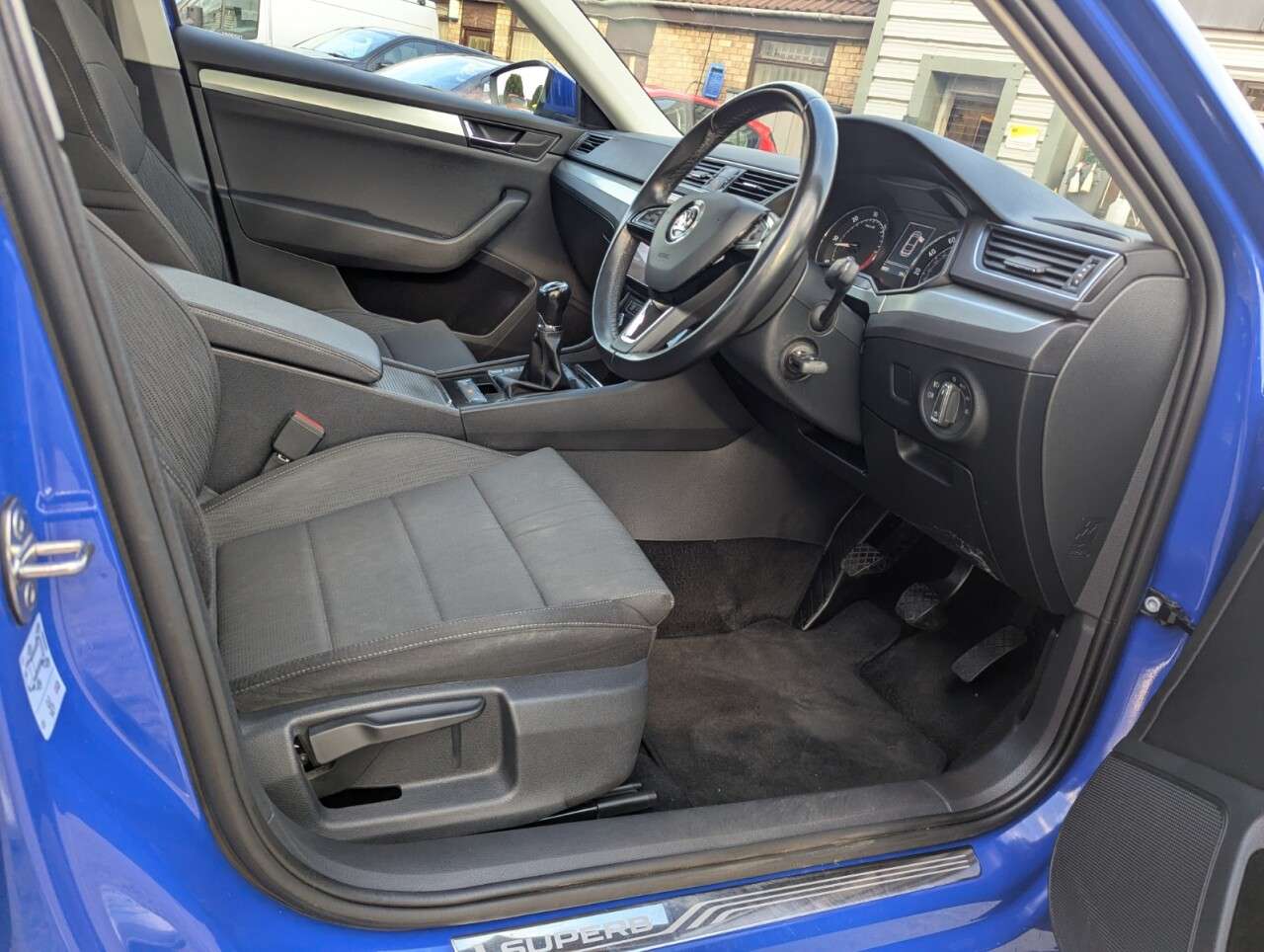 A 2019 SKODA SUPERB 2.0 TDI SE Hatchback 5dr Diesel Manual Euro 6 (s/s) (150 ps) FULL SKODA SER A 2019 SKODA SUPERB 2.0 TDI SE Hatchback 5dr Diesel Manual Euro 6 (s/s) (150 ps) FULL SKODA SER