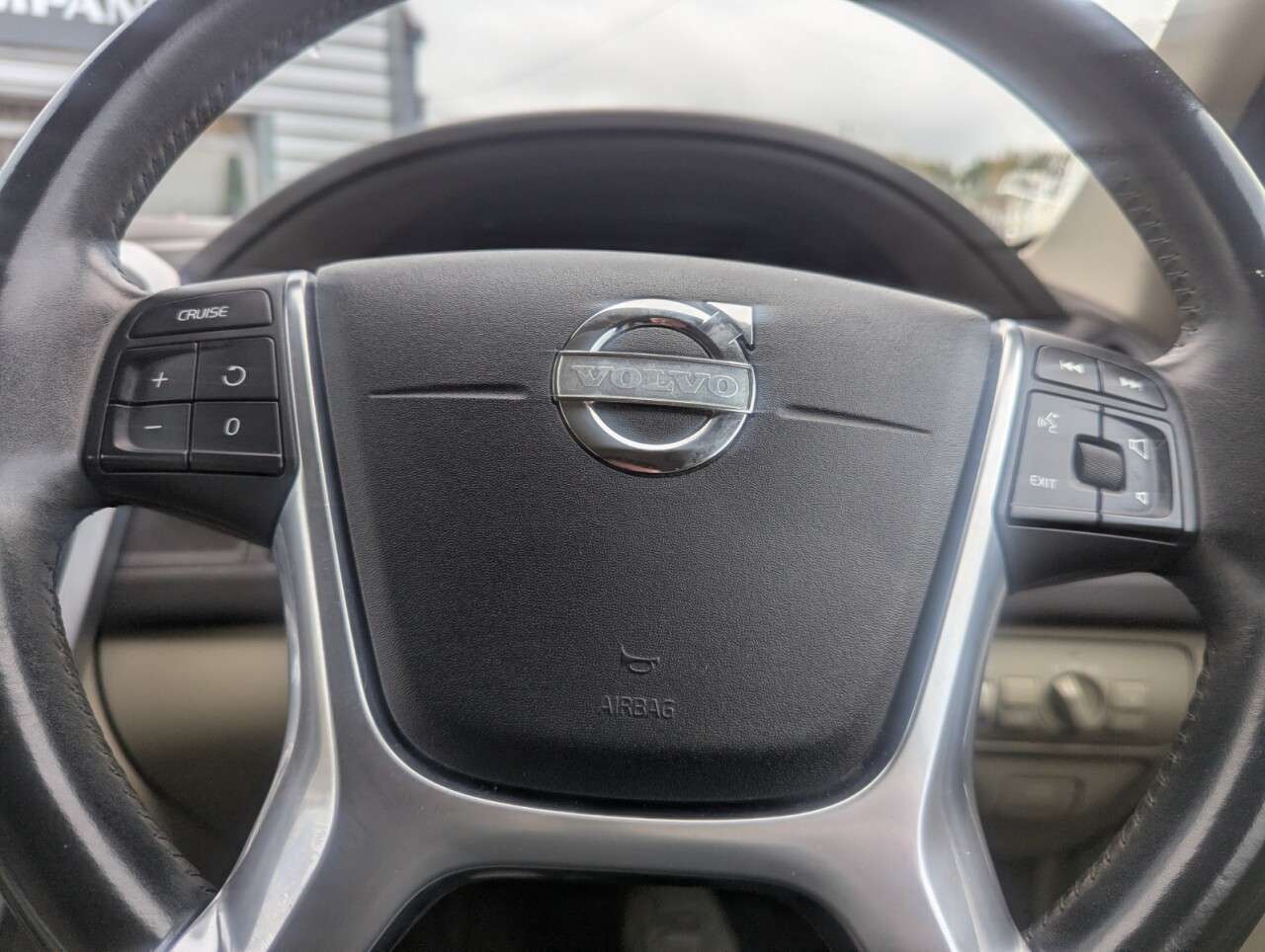 2011 VOLVO XC60 2011 VOLVO XC60