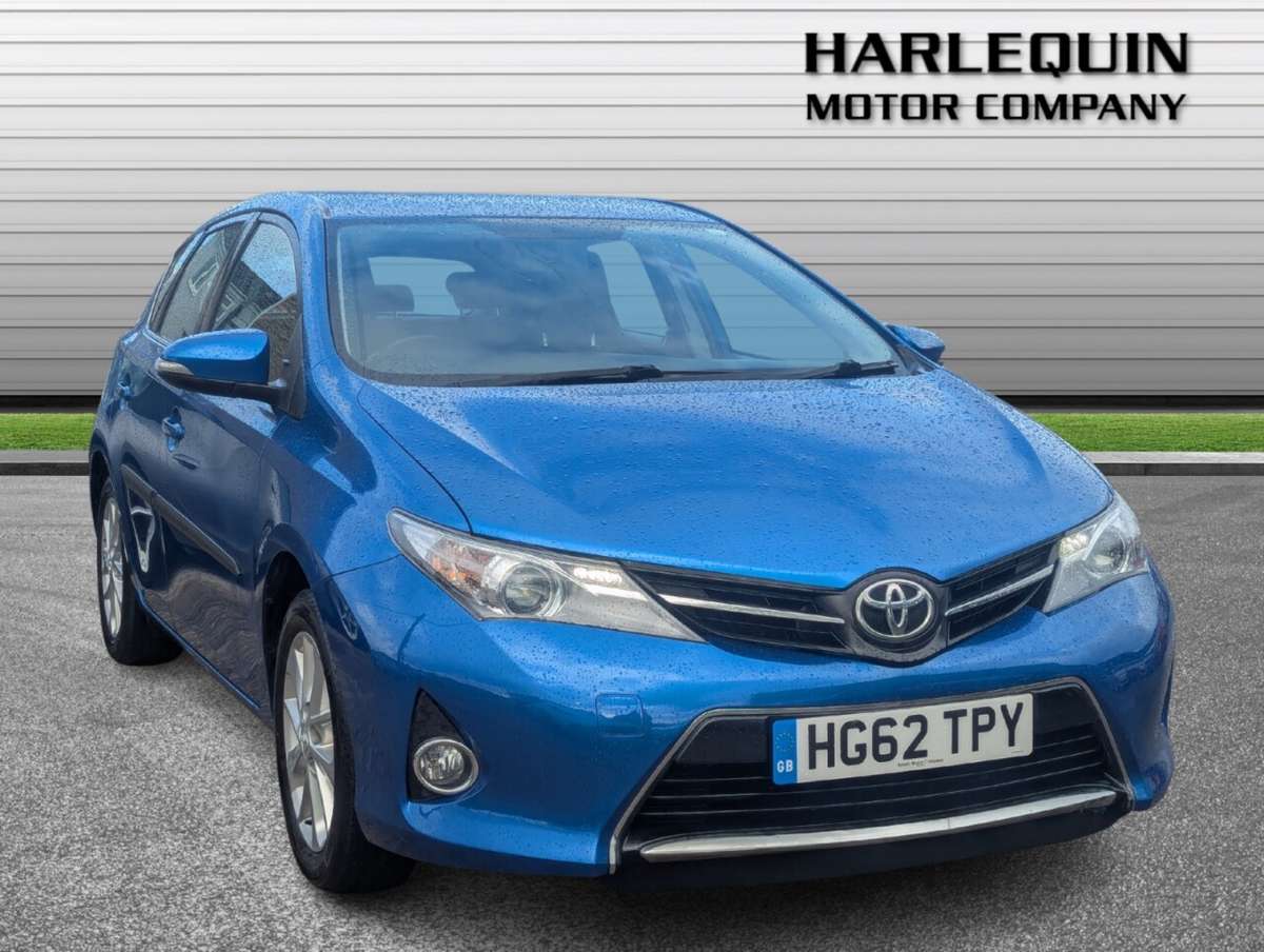 Check out this Toyota Auris 2013 Petrol Manual
