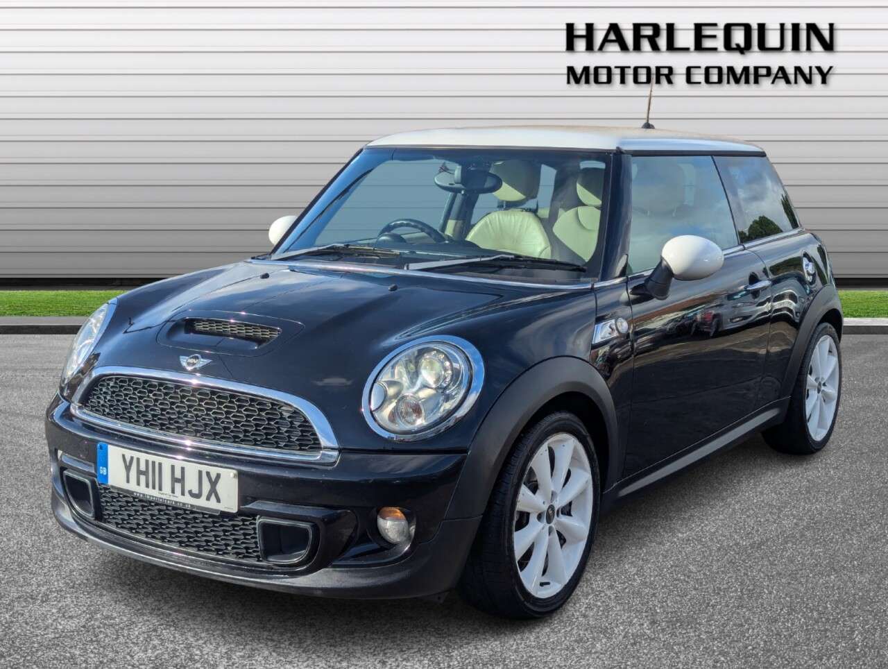 A 2011 MINI HATCH 1.6 Cooper S Hatchback 3dr Petrol Manual Euro 5 (s/s) (184 ps) FULL HISTORY A 2011 MINI HATCH 1.6 Cooper S Hatchback 3dr Petrol Manual Euro 5 (s/s) (184 ps) FULL HISTORY