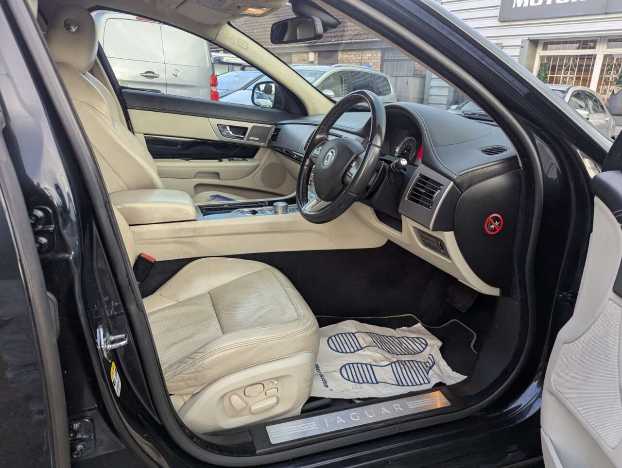 2011 JAGUAR XF 2011 JAGUAR XF