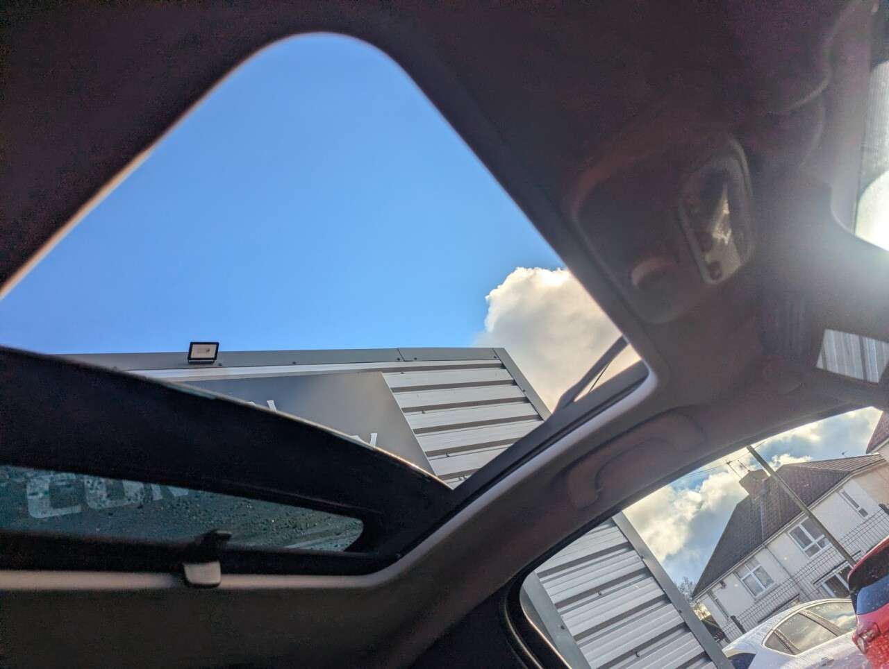 A 2007 RENAULT CLIO 2.0 VVT Dynamique S Hatchback 3dr Petrol Manual (173 g/km, 138 bhp) PAN ROO A 2007 RENAULT CLIO 2.0 VVT Dynamique S Hatchback 3dr Petrol Manual (173 g/km, 138 bhp) PAN ROO