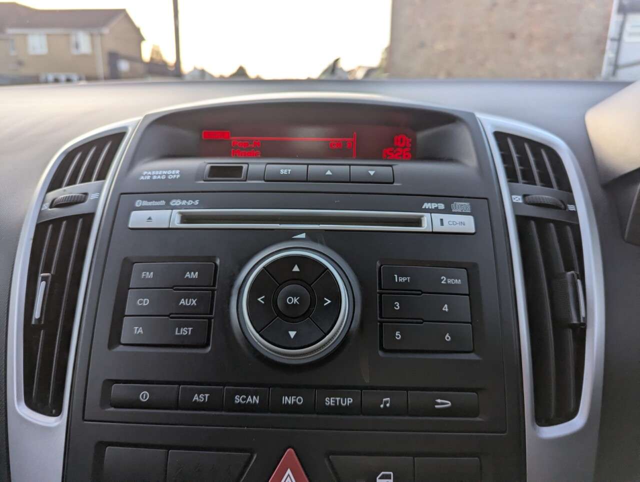 A 2011 KIA CEED 1.6 CRDi EcoDynamics 2 Sports Wagon 5dr Diesel Manual Euro 5 (s/s) (89 bhp) A 2011 KIA CEED 1.6 CRDi EcoDynamics 2 Sports Wagon 5dr Diesel Manual Euro 5 (s/s) (89 bhp)