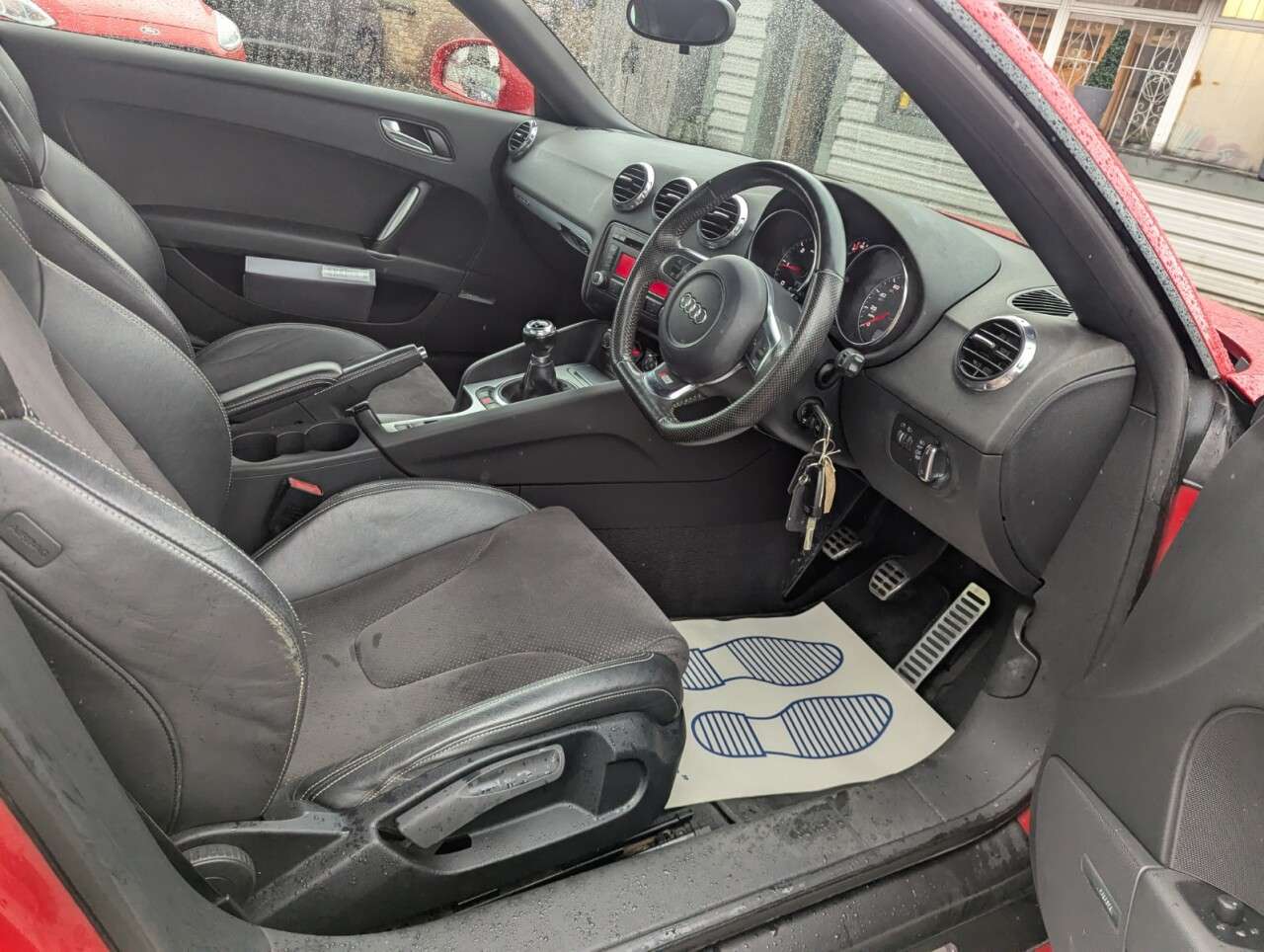 A 2011 AUDI TT 2.0 TDI S line Special Edition Roadster 2dr Diesel Manual quattro Euro 4 (1 A 2011 AUDI TT 2.0 TDI S line Special Edition Roadster 2dr Diesel Manual quattro Euro 4 (1