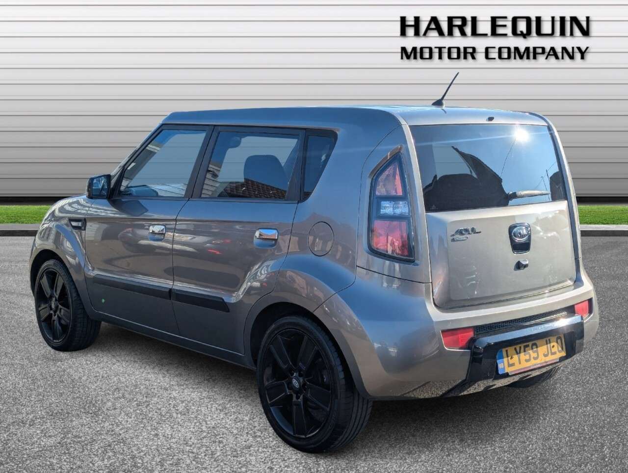 A 2010 KIA SOUL 1.6 Tempest SUV 5dr Petrol Manual Euro 4 (124 bhp) SERV HISTORY 10 SERVICE A 2010 KIA SOUL 1.6 Tempest SUV 5dr Petrol Manual Euro 4 (124 bhp) SERV HISTORY 10 SERVICE