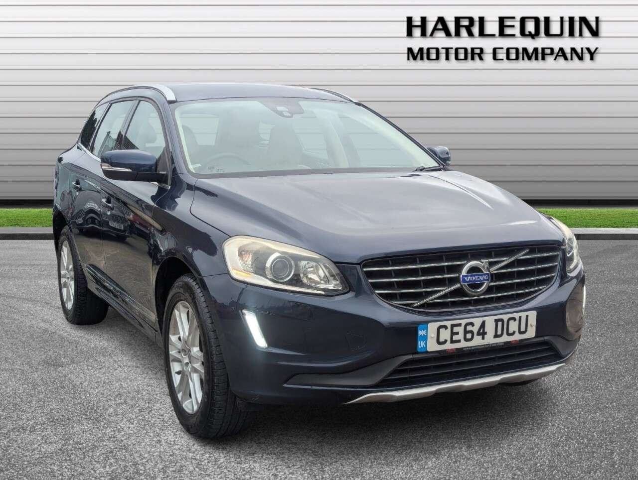 A 2014 VOLVO XC60 2.4 D4 SE Lux Nav SUV 5dr Diesel Manual AWD Euro 5 (s/s) (181 ps) FULL SERV A 2014 VOLVO XC60 2.4 D4 SE Lux Nav SUV 5dr Diesel Manual AWD Euro 5 (s/s) (181 ps) FULL SERV