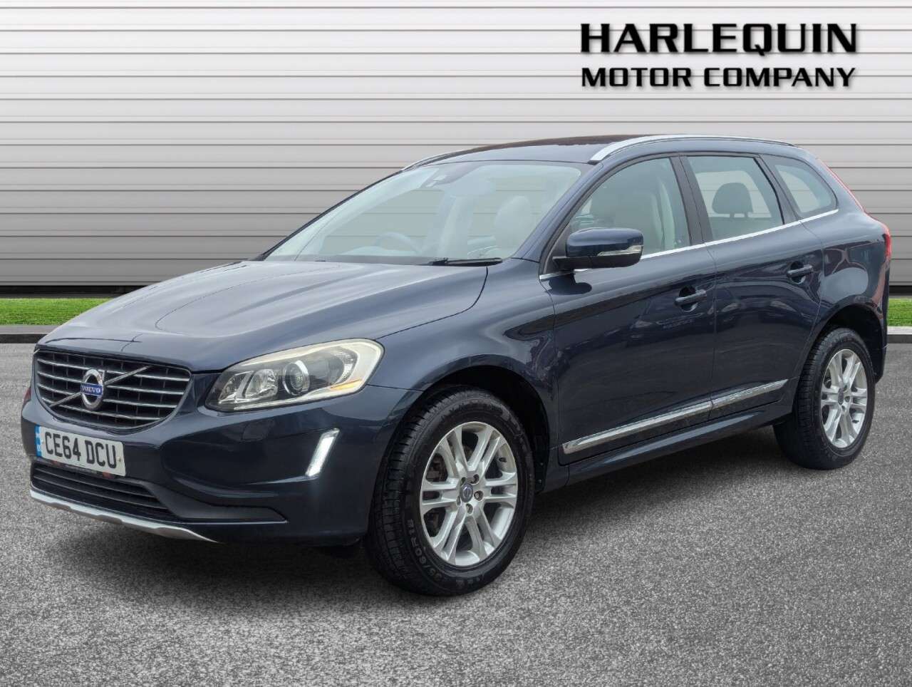 A 2014 VOLVO XC60 2.4 D4 SE Lux Nav SUV 5dr Diesel Manual AWD Euro 5 (s/s) (181 ps) FULL SERV A 2014 VOLVO XC60 2.4 D4 SE Lux Nav SUV 5dr Diesel Manual AWD Euro 5 (s/s) (181 ps) FULL SERV