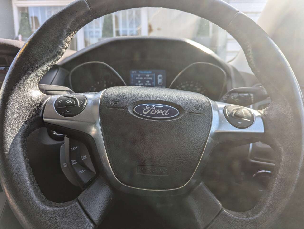 A 2013 FORD FOCUS 2.0 TDCi Titanium X Hatchback 5dr Diesel Powershift Euro 5 (163 ps) FSH-SAT A 2013 FORD FOCUS 2.0 TDCi Titanium X Hatchback 5dr Diesel Powershift Euro 5 (163 ps) FSH-SAT