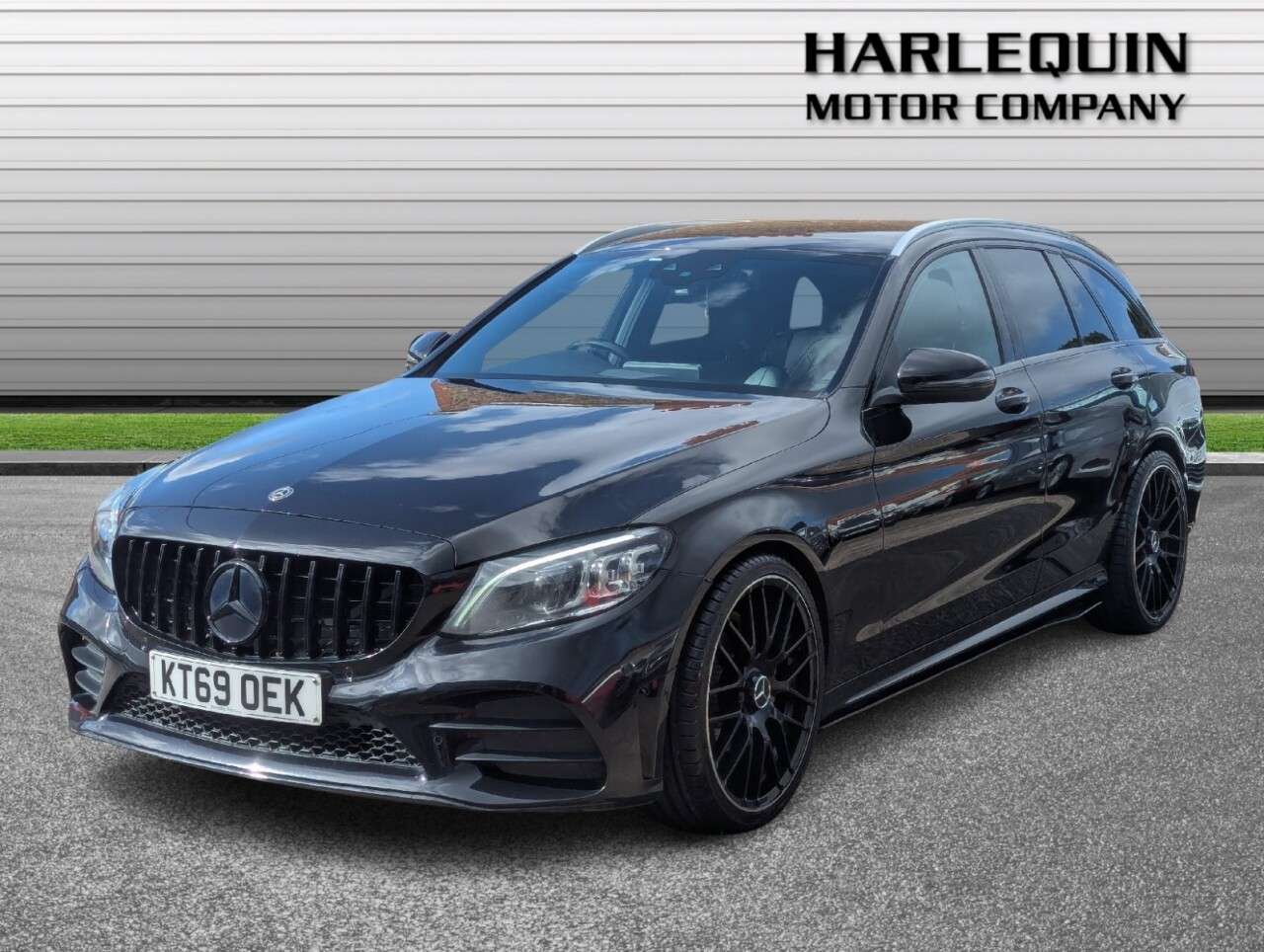 A 2019 MERCEDES-BENZ C-CLASS 2.0 C220d AMG Line Edition Estate 5dr Diesel G-Tronic+ Euro 6 (s/s) (194 ps A 2019 MERCEDES-BENZ C-CLASS 2.0 C220d AMG Line Edition Estate 5dr Diesel G-Tronic+ Euro 6 (s/s) (194 ps