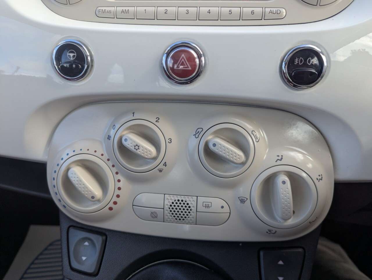 2011 FIAT 500 2011 FIAT 500