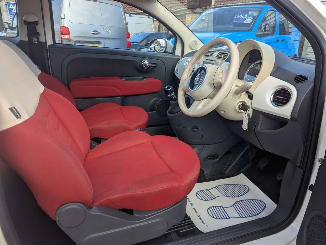 A 2011 FIAT 500 1.2 Lounge Hatchback 3dr Petrol Manual Euro 5 (s/s) (69 bhp) FULL SERVICE H A 2011 FIAT 500 1.2 Lounge Hatchback 3dr Petrol Manual Euro 5 (s/s) (69 bhp) FULL SERVICE H