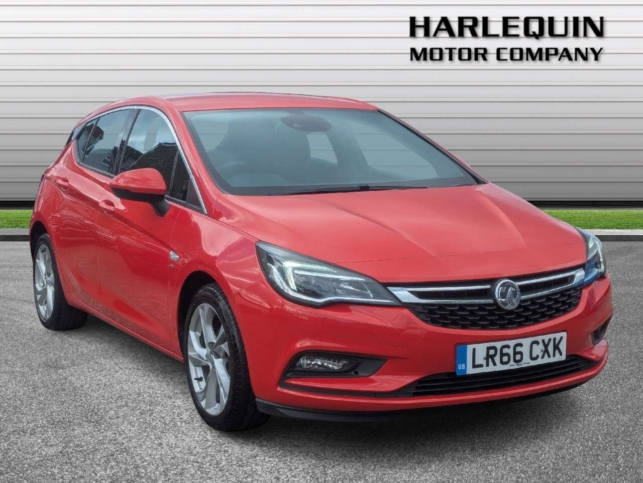 A 2017 VAUXHALL ASTRA 1.4i Turbo SRi Nav Hatchback 5dr Petrol Manual Euro 6 (150 ps) SERVICE HIST A 2017 VAUXHALL ASTRA 1.4i Turbo SRi Nav Hatchback 5dr Petrol Manual Euro 6 (150 ps) SERVICE HIST