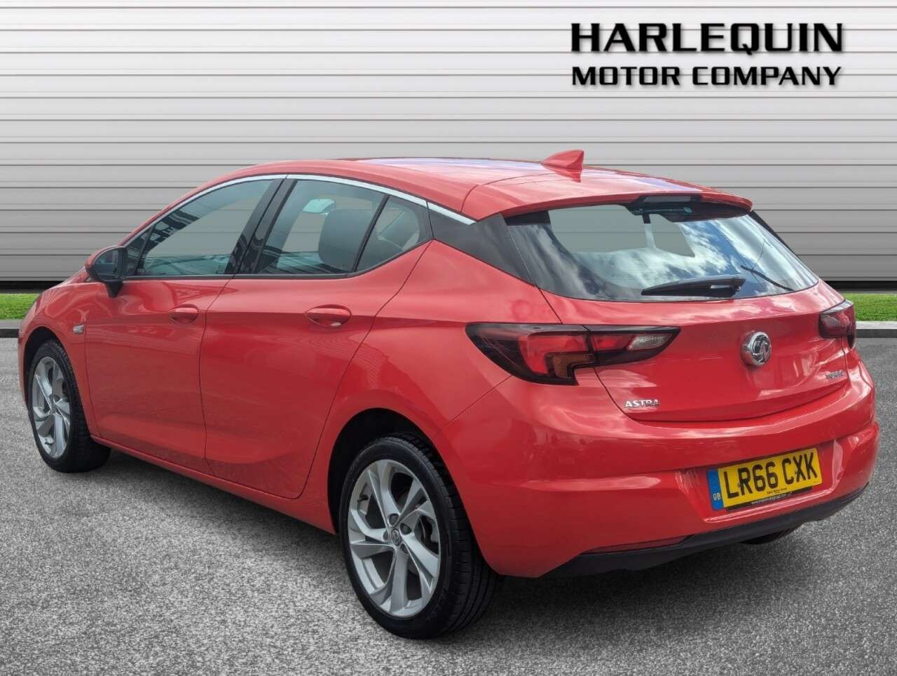 A 2017 VAUXHALL ASTRA 1.4i Turbo SRi Nav Hatchback 5dr Petrol Manual Euro 6 (150 ps) SERVICE HIST A 2017 VAUXHALL ASTRA 1.4i Turbo SRi Nav Hatchback 5dr Petrol Manual Euro 6 (150 ps) SERVICE HIST