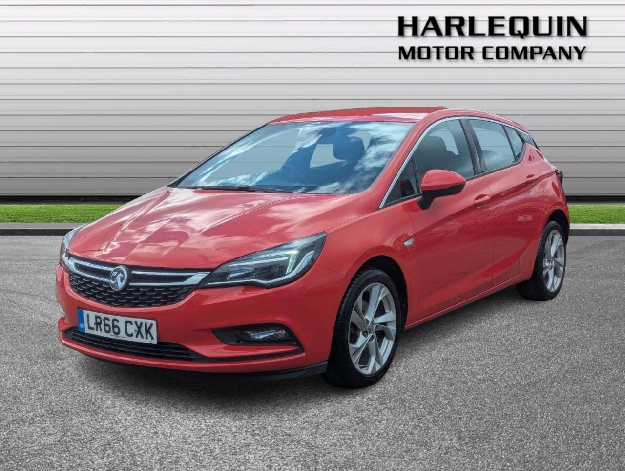 A 2017 VAUXHALL ASTRA 1.4i Turbo SRi Nav Hatchback 5dr Petrol Manual Euro 6 (150 ps) SERVICE HIST A 2017 VAUXHALL ASTRA 1.4i Turbo SRi Nav Hatchback 5dr Petrol Manual Euro 6 (150 ps) SERVICE HIST