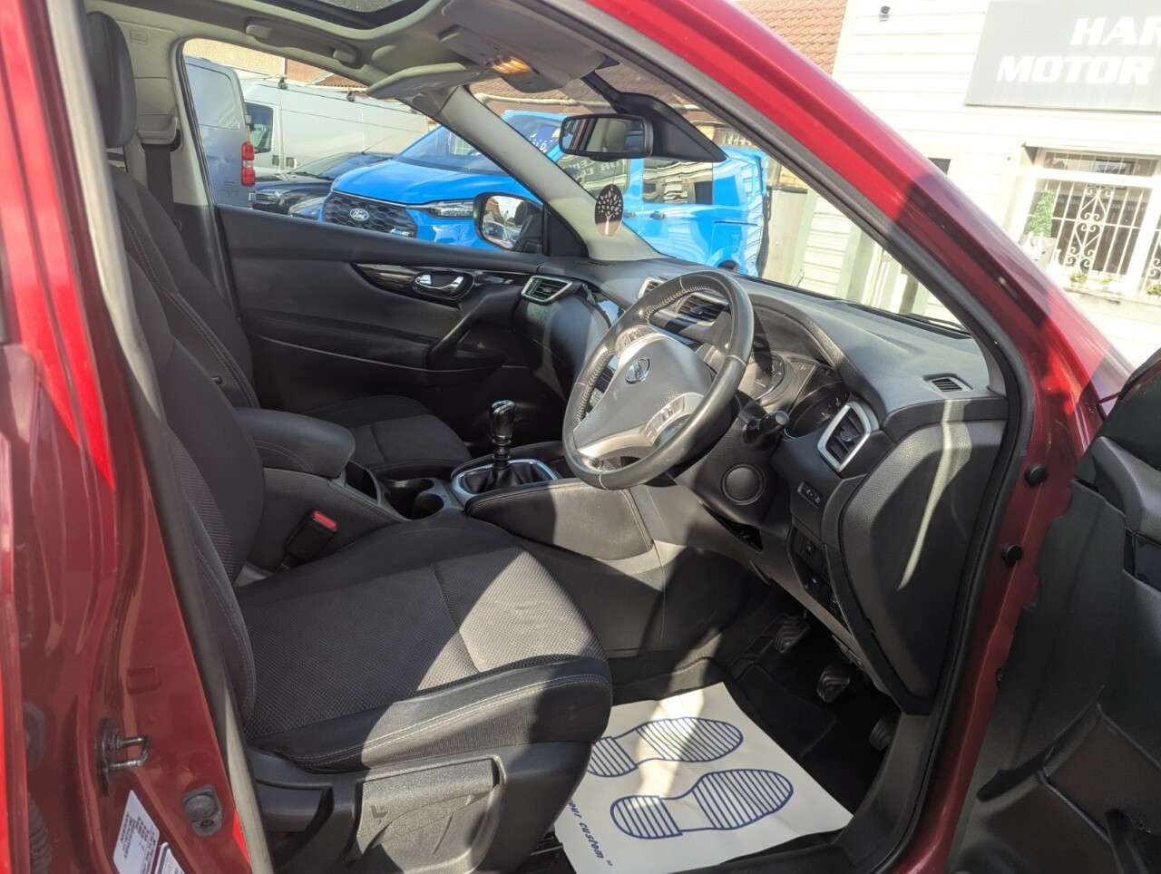 A 2014 NISSAN QASHQAI 1.5 dCi n-tec+ SUV 5dr Diesel Manual 2WD Euro 5 (s/s) (110 ps) FULL SERVICE A 2014 NISSAN QASHQAI 1.5 dCi n-tec+ SUV 5dr Diesel Manual 2WD Euro 5 (s/s) (110 ps) FULL SERVICE