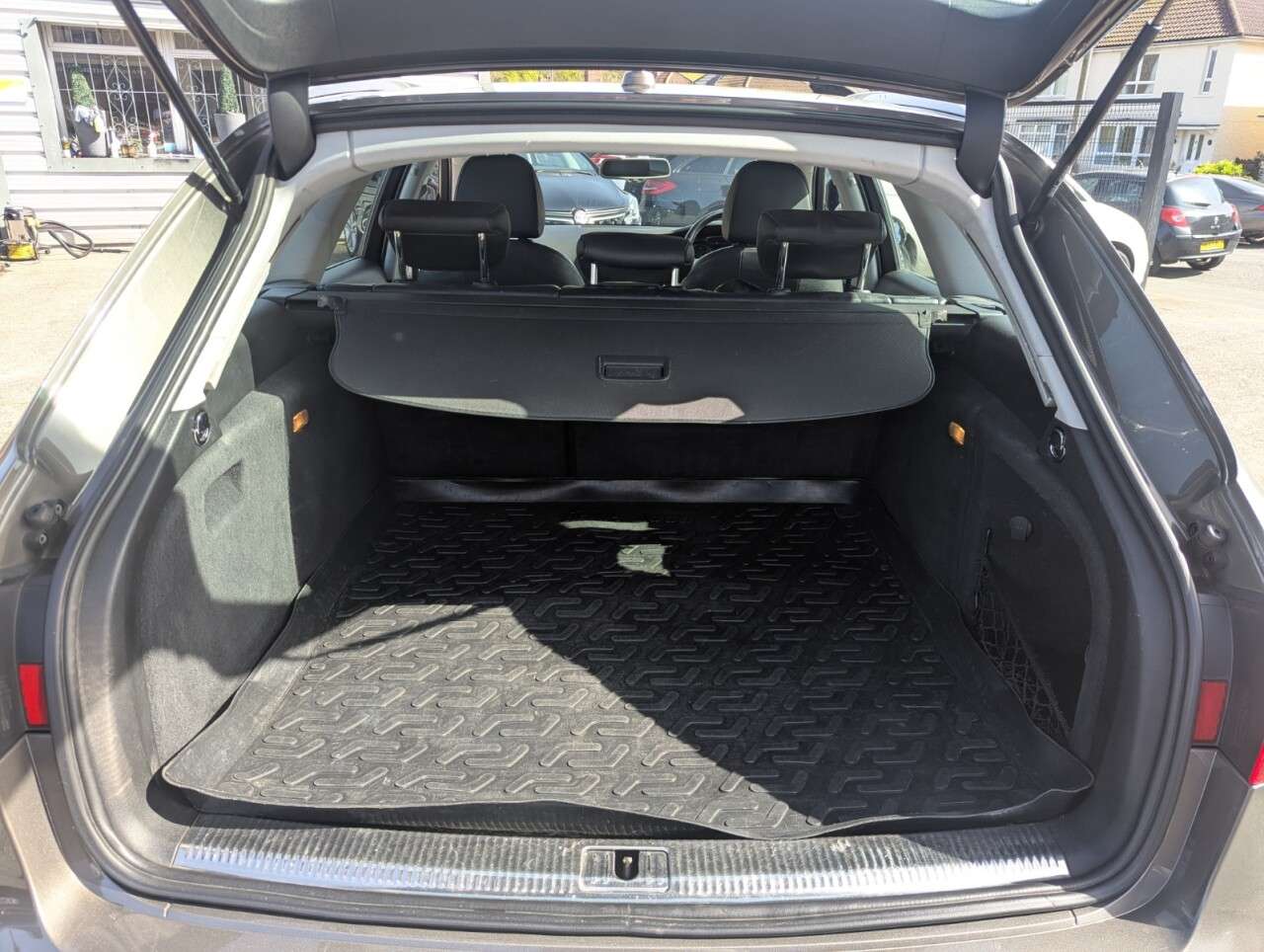 A 2012 AUDI A4 AVANT 2.0 TDI SE Technik Estate 5dr Diesel Manual Euro 5 (s/s) (143 ps) FULL SERV A 2012 AUDI A4 AVANT 2.0 TDI SE Technik Estate 5dr Diesel Manual Euro 5 (s/s) (143 ps) FULL SERV