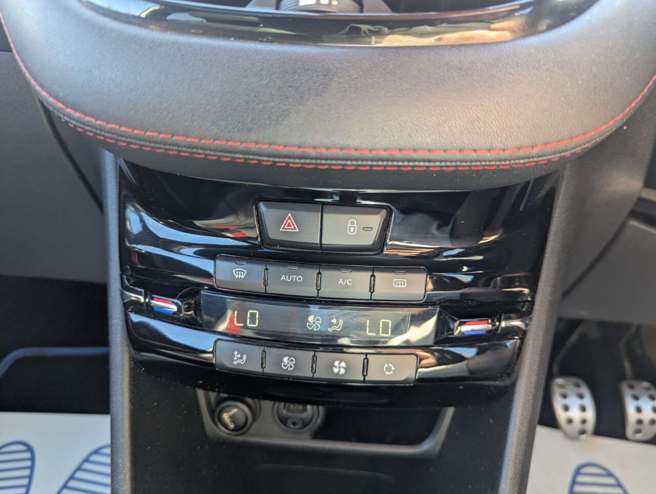 2017 PEUGEOT 208 2017 PEUGEOT 208