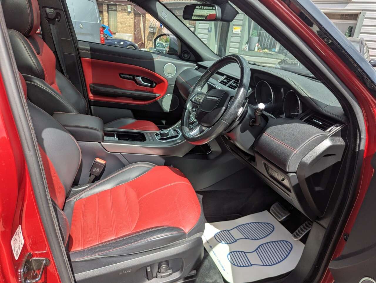 A 2017 LAND ROVER RANGE ROVER EVOQUE SI4 HSE DYNAMIC A 2017 LAND ROVER RANGE ROVER EVOQUE SI4 HSE DYNAMIC