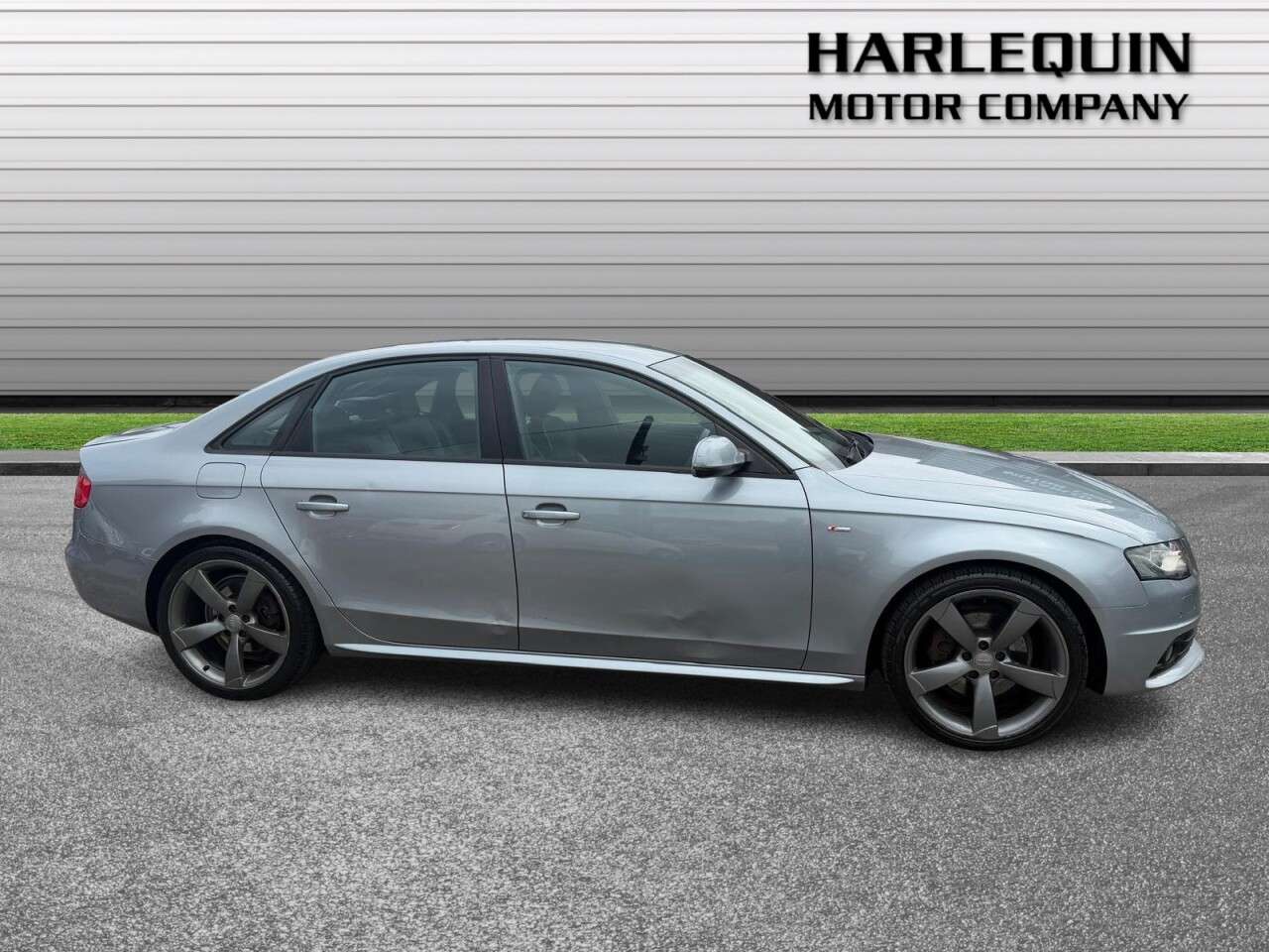 A 2011 AUDI A4 2.0 TDI Black Edition Saloon 4dr Diesel Manual quattro Euro 5 (s/s) (170 ps A 2011 AUDI A4 2.0 TDI Black Edition Saloon 4dr Diesel Manual quattro Euro 5 (s/s) (170 ps