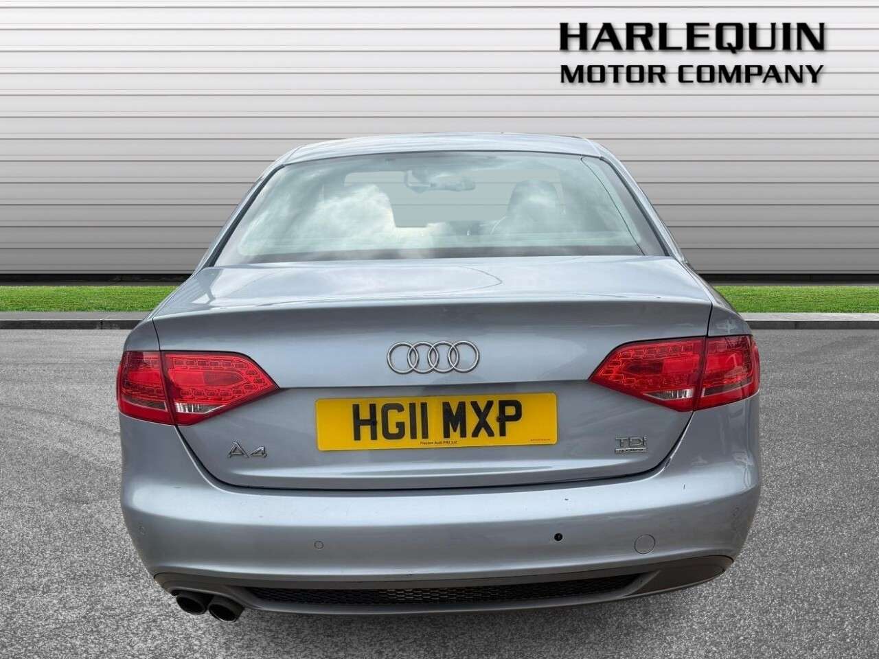 A 2011 AUDI A4 2.0 TDI Black Edition Saloon 4dr Diesel Manual quattro Euro 5 (s/s) (170 ps A 2011 AUDI A4 2.0 TDI Black Edition Saloon 4dr Diesel Manual quattro Euro 5 (s/s) (170 ps