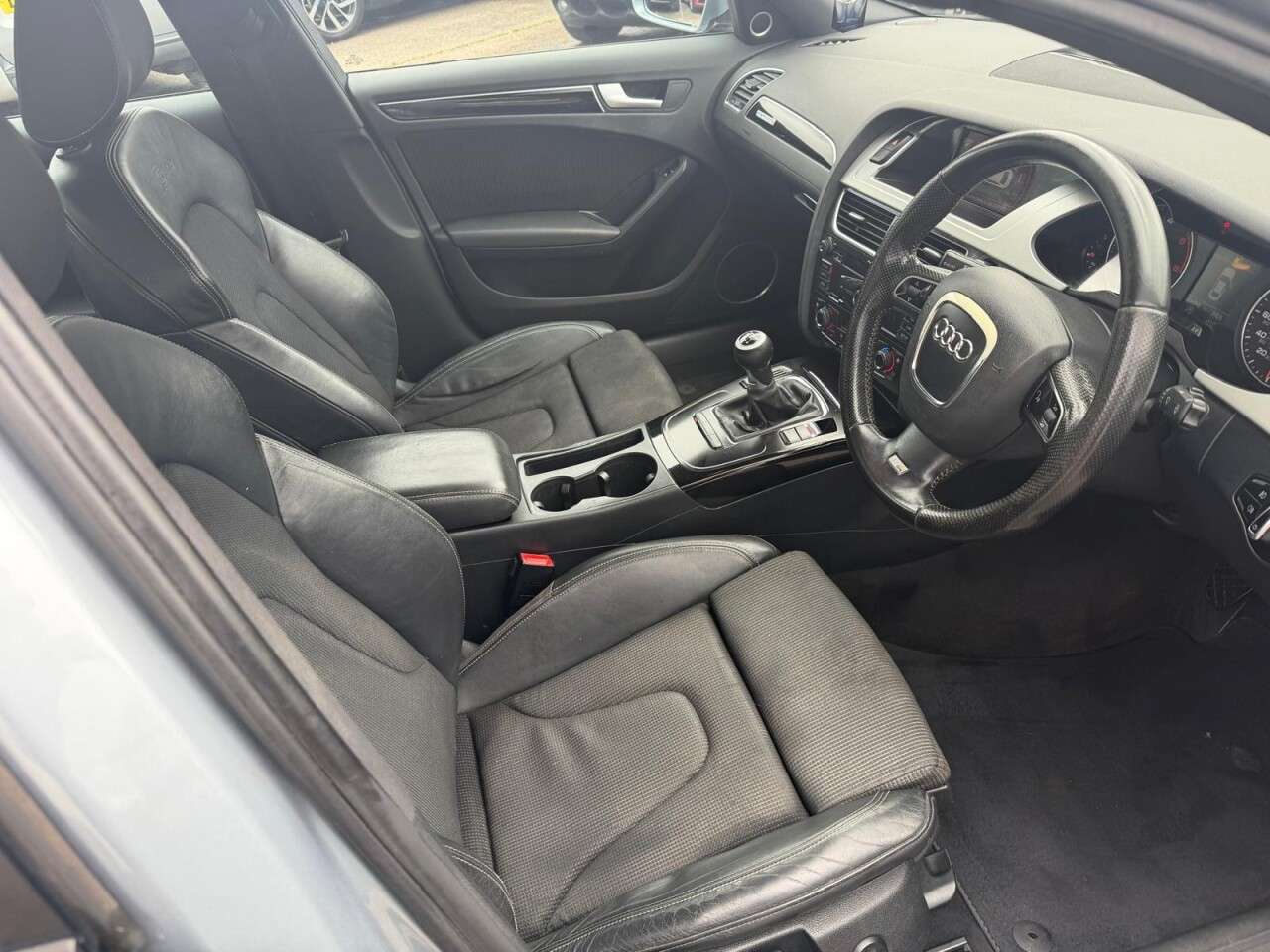 A 2011 AUDI A4 2.0 TDI Black Edition Saloon 4dr Diesel Manual quattro Euro 5 (s/s) (170 ps A 2011 AUDI A4 2.0 TDI Black Edition Saloon 4dr Diesel Manual quattro Euro 5 (s/s) (170 ps