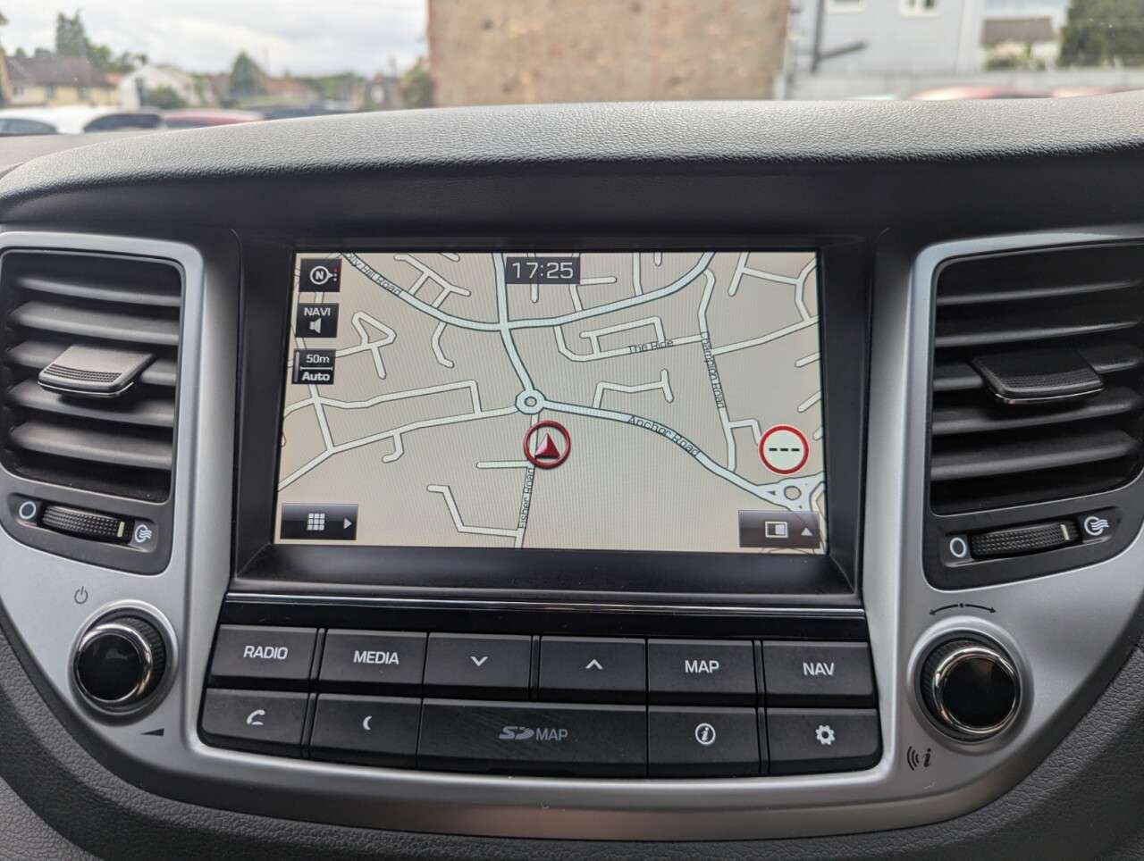 A 2018 HYUNDAI TUCSON 1.7 CRDi Blue Drive SE Nav SUV 5dr Diesel Manual Euro 6 (s/s) (116 ps) FULL A 2018 HYUNDAI TUCSON 1.7 CRDi Blue Drive SE Nav SUV 5dr Diesel Manual Euro 6 (s/s) (116 ps) FULL