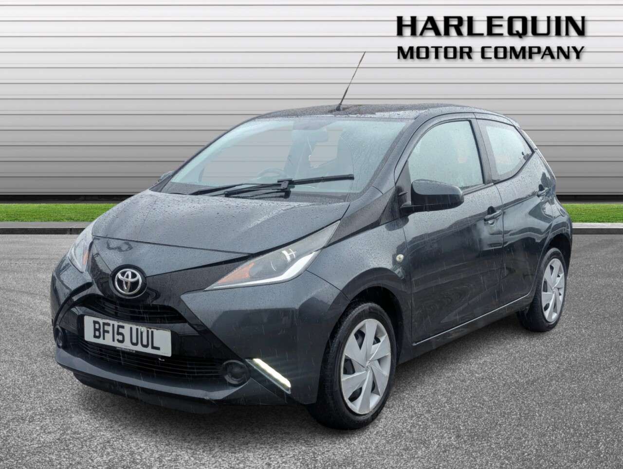A 2015 TOYOTA AYGO 1.0 VVT-i x-play Hatchback 5dr Petrol Manual Euro 5 Euro 5 (68 ps) FULL SER A 2015 TOYOTA AYGO 1.0 VVT-i x-play Hatchback 5dr Petrol Manual Euro 5 Euro 5 (68 ps) FULL SER