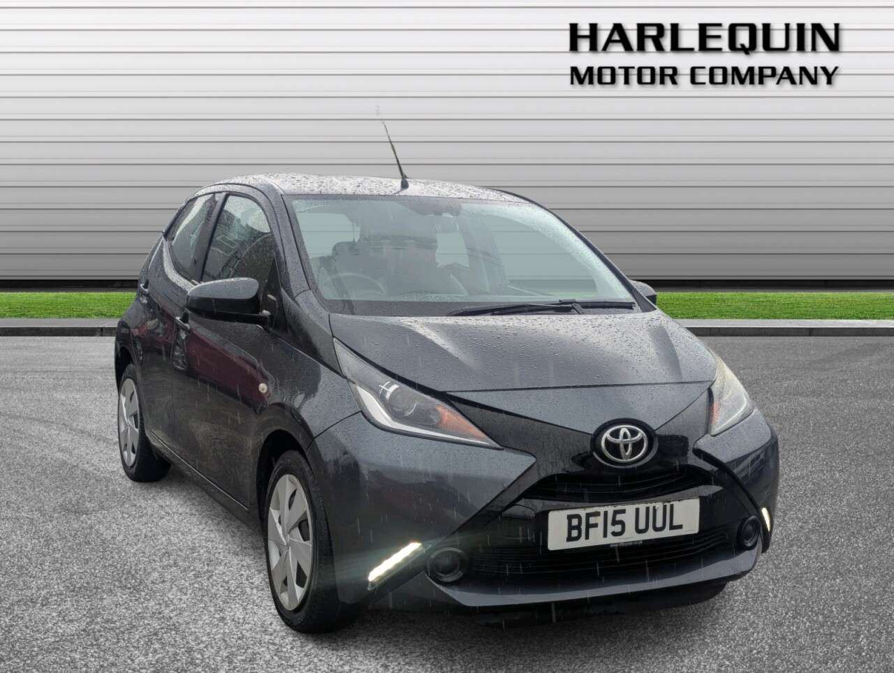 A 2015 TOYOTA AYGO 1.0 VVT-i x-play Hatchback 5dr Petrol Manual Euro 5 Euro 5 (68 ps) FULL SER A 2015 TOYOTA AYGO 1.0 VVT-i x-play Hatchback 5dr Petrol Manual Euro 5 Euro 5 (68 ps) FULL SER