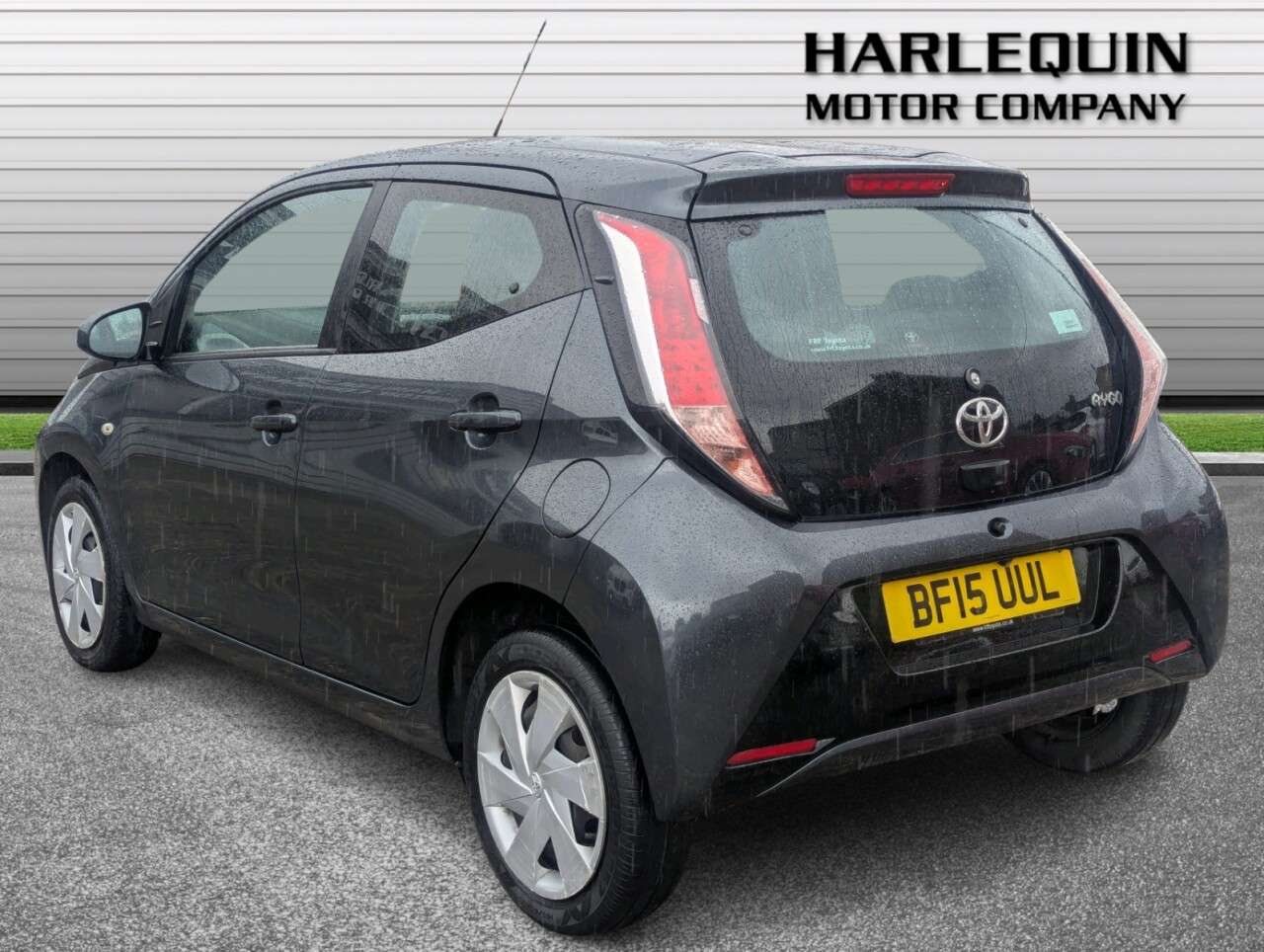A 2015 TOYOTA AYGO 1.0 VVT-i x-play Hatchback 5dr Petrol Manual Euro 5 Euro 5 (68 ps) FULL SER A 2015 TOYOTA AYGO 1.0 VVT-i x-play Hatchback 5dr Petrol Manual Euro 5 Euro 5 (68 ps) FULL SER