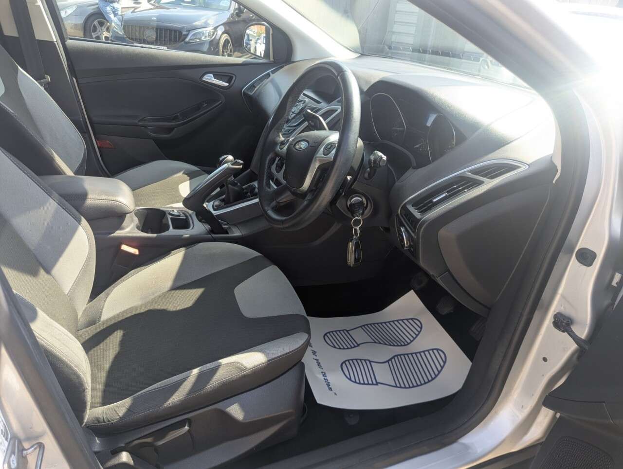 A 2012 FORD FOCUS 1.6 Zetec Hatchback 5dr Petrol Manual Euro 5 (105 ps) FULL SERVICE HISTORY A 2012 FORD FOCUS 1.6 Zetec Hatchback 5dr Petrol Manual Euro 5 (105 ps) FULL SERVICE HISTORY
