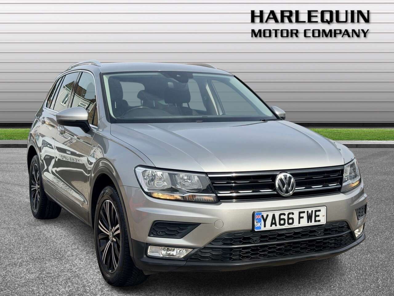 A 2016 VOLKSWAGEN TIGUAN 2.0 TDI BlueMotion Tech SE Navigation SUV 5dr Diesel Manual 4Motion Euro 6 A 2016 VOLKSWAGEN TIGUAN 2.0 TDI BlueMotion Tech SE Navigation SUV 5dr Diesel Manual 4Motion Euro 6