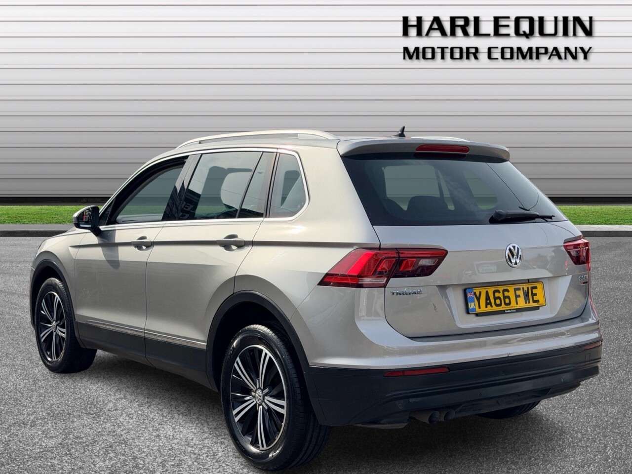 A 2016 VOLKSWAGEN TIGUAN 2.0 TDI BlueMotion Tech SE Navigation SUV 5dr Diesel Manual 4Motion Euro 6 A 2016 VOLKSWAGEN TIGUAN 2.0 TDI BlueMotion Tech SE Navigation SUV 5dr Diesel Manual 4Motion Euro 6