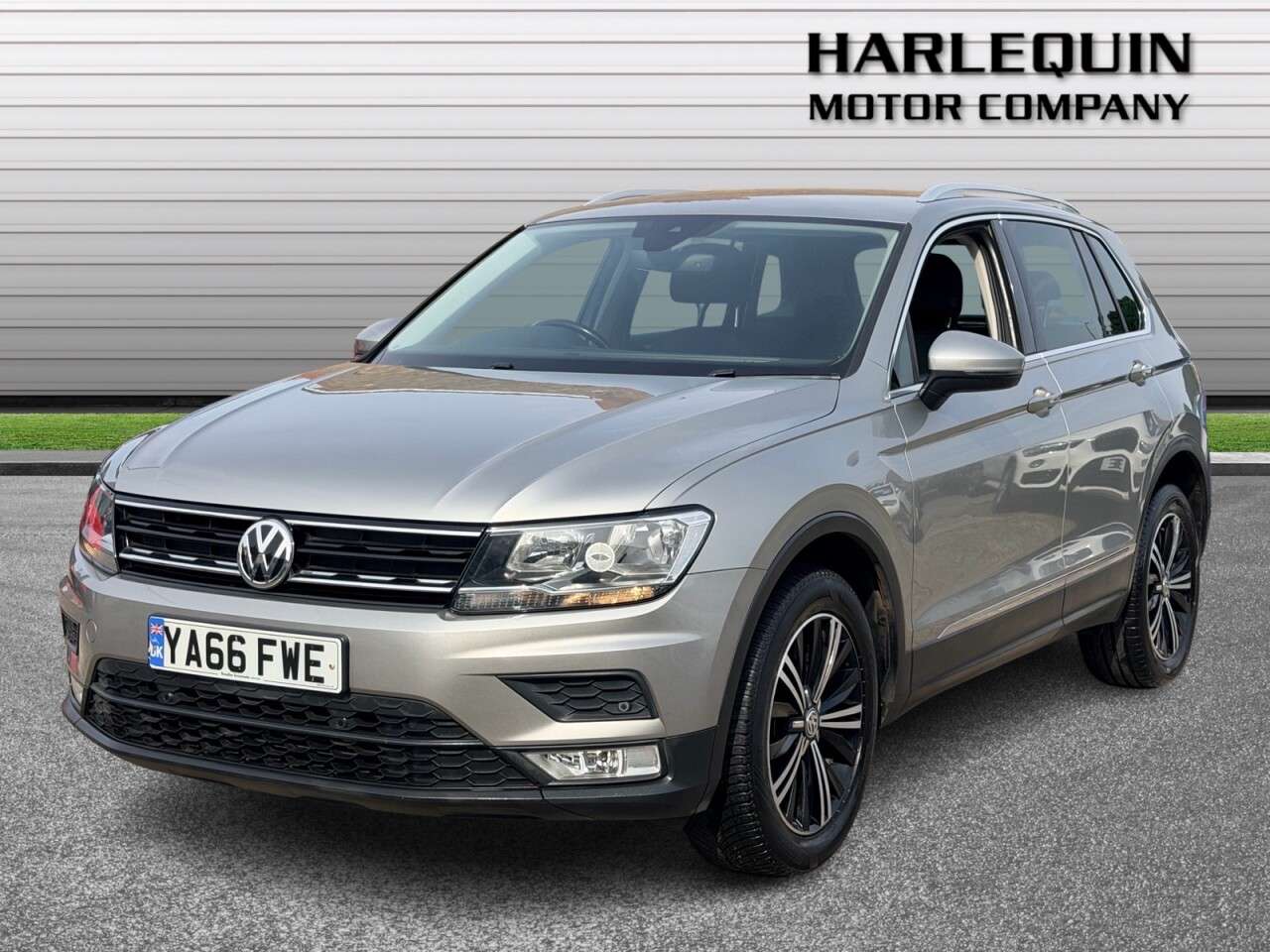 A 2016 VOLKSWAGEN TIGUAN 2.0 TDI BlueMotion Tech SE Navigation SUV 5dr Diesel Manual 4Motion Euro 6 A 2016 VOLKSWAGEN TIGUAN 2.0 TDI BlueMotion Tech SE Navigation SUV 5dr Diesel Manual 4Motion Euro 6