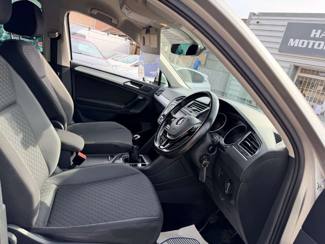 A 2016 VOLKSWAGEN TIGUAN 2.0 TDI BlueMotion Tech SE Navigation SUV 5dr Diesel Manual 4Motion Euro 6 A 2016 VOLKSWAGEN TIGUAN 2.0 TDI BlueMotion Tech SE Navigation SUV 5dr Diesel Manual 4Motion Euro 6