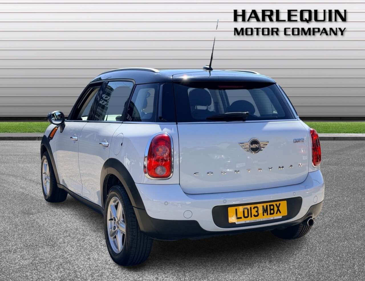 A 2013 MINI COUNTRYMAN 1.6 Cooper SUV 5dr Petrol Auto Euro 6 (122 ps) FULL SERVICE HISTORY 8 STAMP A 2013 MINI COUNTRYMAN 1.6 Cooper SUV 5dr Petrol Auto Euro 6 (122 ps) FULL SERVICE HISTORY 8 STAMP
