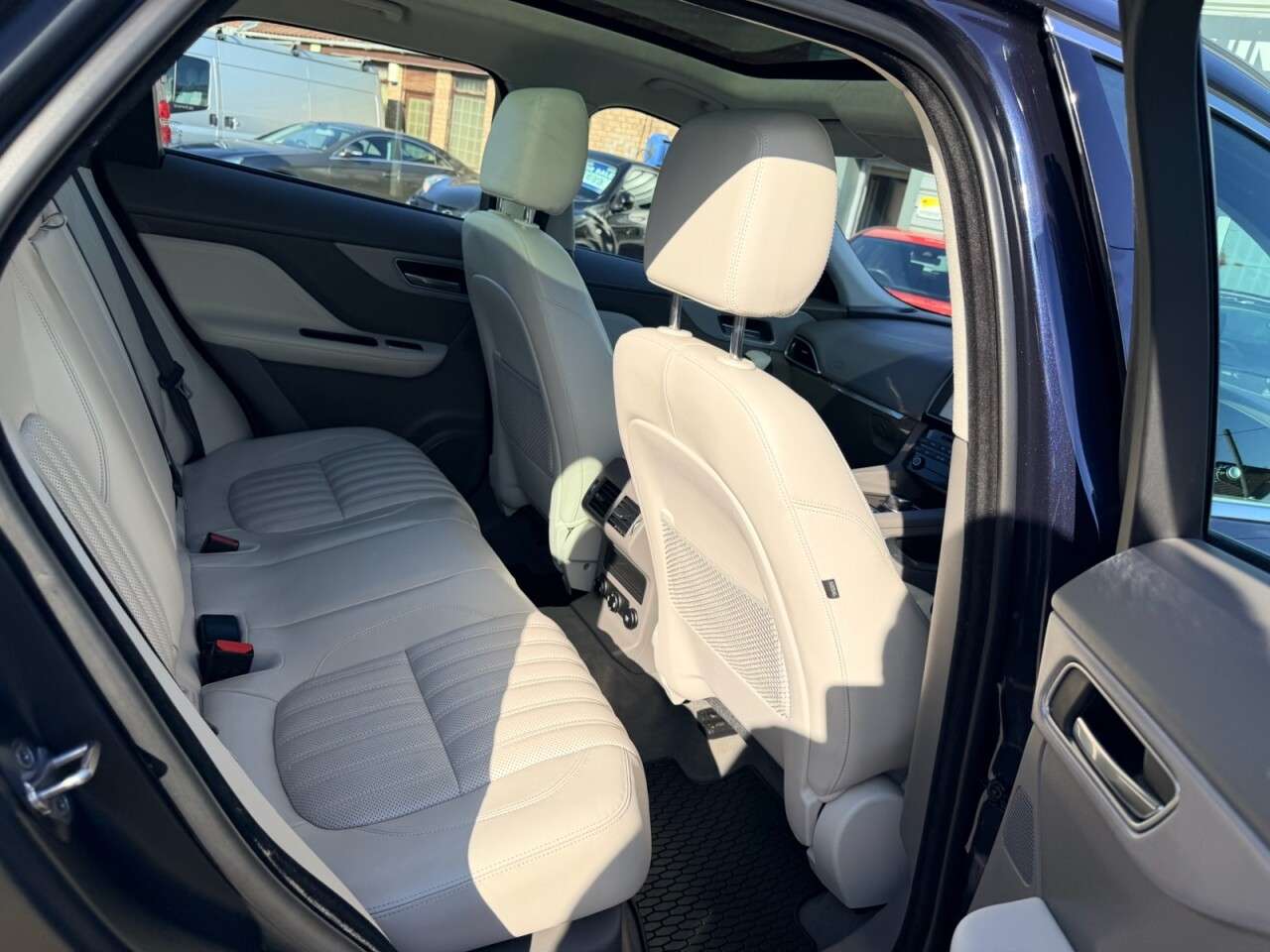 2018 JAGUAR F-PACE 2018 JAGUAR F-PACE