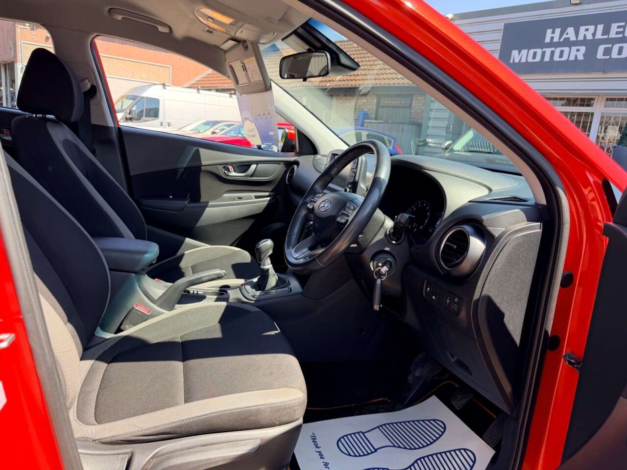 A 2019 HYUNDAI KONA 1.0 T-GDi SE SUV 5dr Petrol Manual Euro 6 (s/s) (120 ps) FSH-CAR PLAY-AC-RE A 2019 HYUNDAI KONA 1.0 T-GDi SE SUV 5dr Petrol Manual Euro 6 (s/s) (120 ps) FSH-CAR PLAY-AC-RE