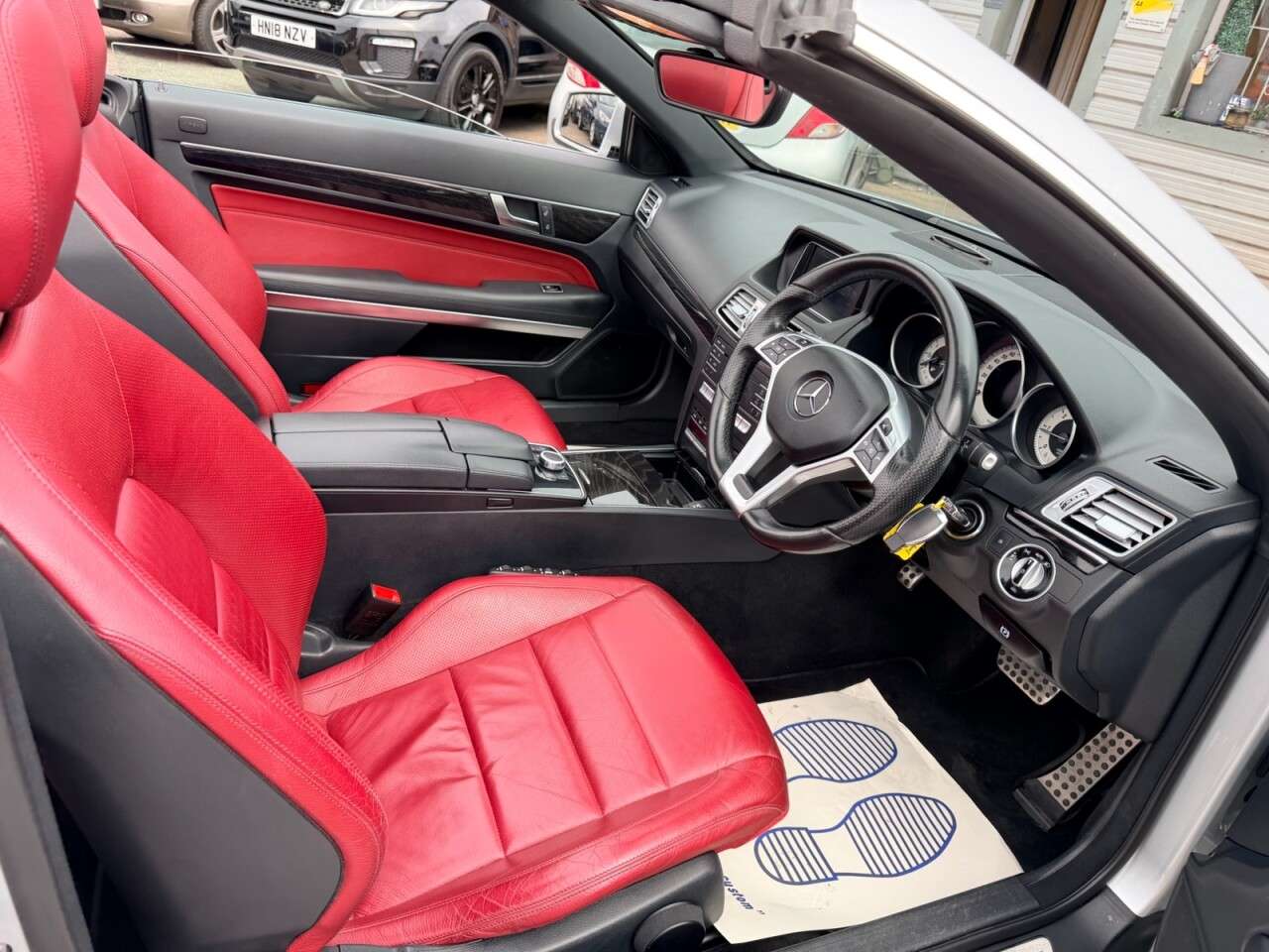 A 2015 MERCEDES-BENZ E CLASS 2.1 E220 BlueTEC AMG Line Cabriolet 2dr Diesel G-Tronic+ Euro 6 (s/s) (177 A 2015 MERCEDES-BENZ E CLASS 2.1 E220 BlueTEC AMG Line Cabriolet 2dr Diesel G-Tronic+ Euro 6 (s/s) (177